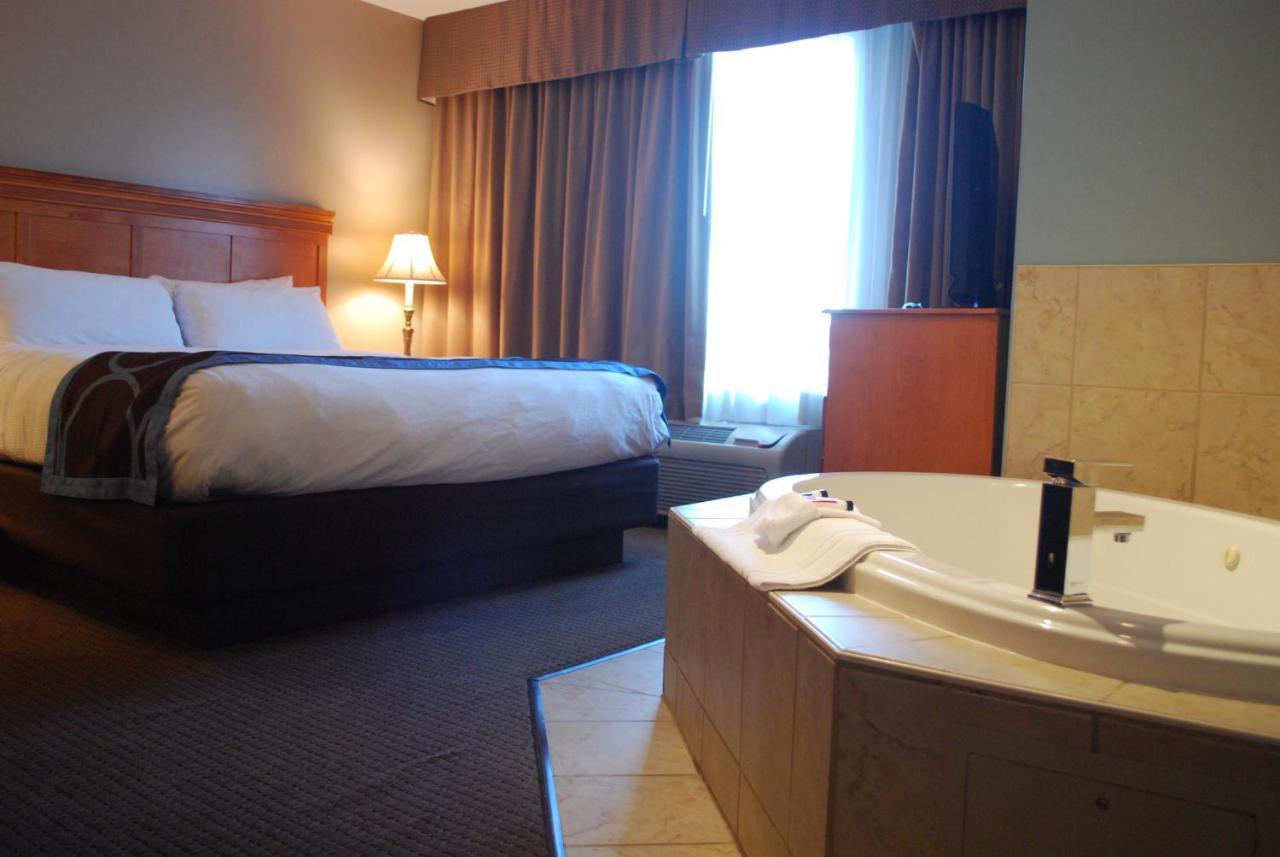 Super 8 By Wyndham Edmonton South Hotel Exterior foto