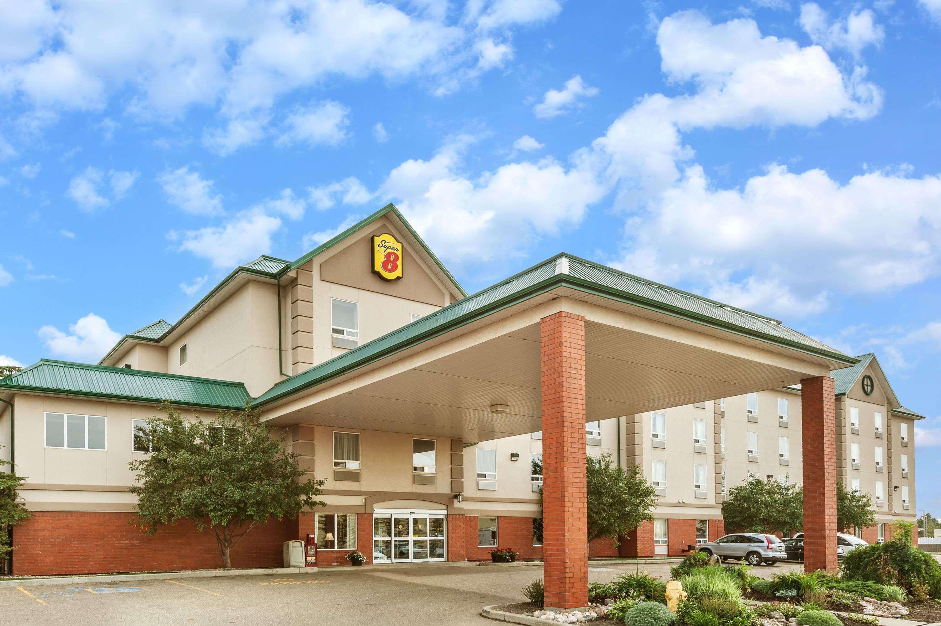 Super 8 By Wyndham Edmonton South Hotel Exterior foto