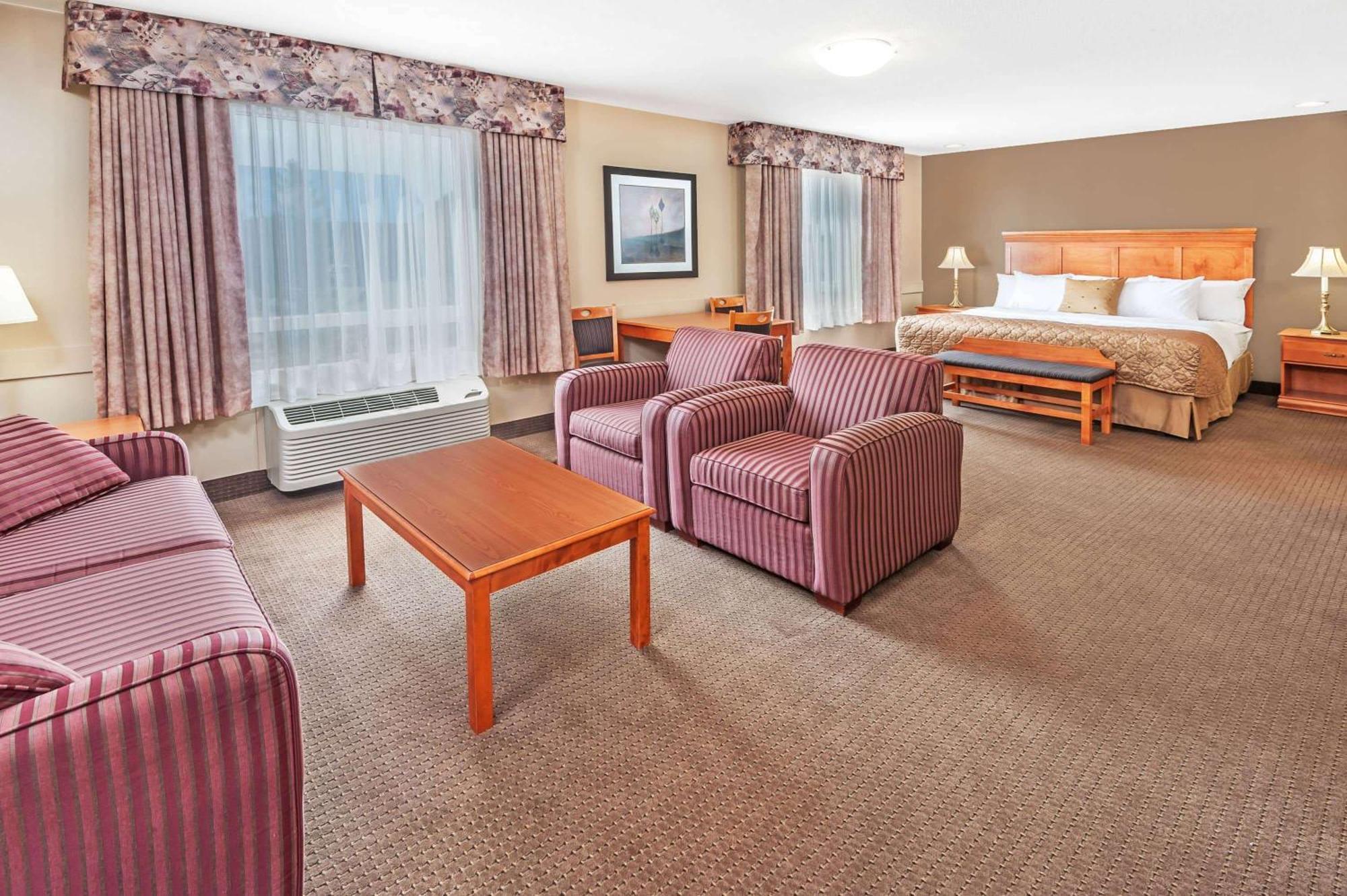 Super 8 By Wyndham Edmonton South Hotel Exterior foto